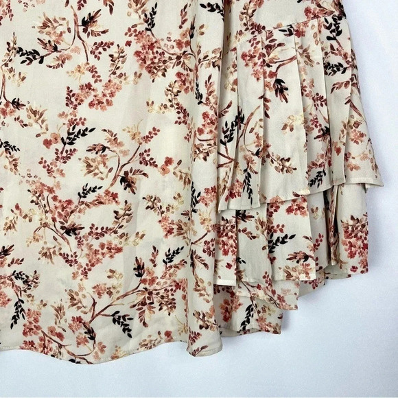 Rose + Olive Cream & Red Floral Pleated Bell Sleeve Blouse M - Picture 4 of 4